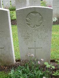 Etaples Military Cemetery - Willis, T E